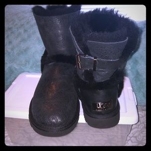 Shoes black uggs size 9